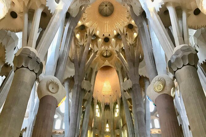 Sagrada Familia & La Pedrera Small Group Tour with Cava Tasting - Meeting Point, Timing, and the Pace That Helps You
