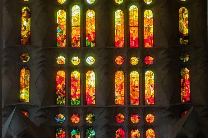 Sagrada Familia Private Tour in Barcelona - Meeting on Carrer de Mallorca: what happens before you enter