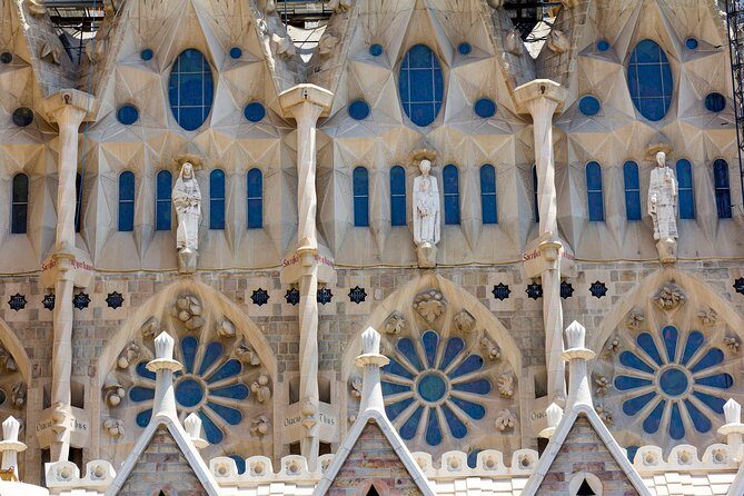 Sagrada Familia Private Tour in Barcelona - Inside the basilica: stained glass, geometry, and Gaudí’s design logic
