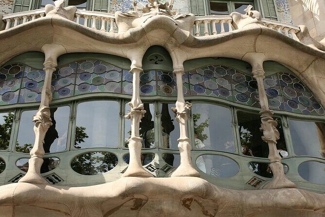 Sagrada Familia Private Tour - Unlock the mysteries of Gaudi - Private official guide: why this tour feels different