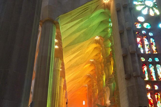 Sagrada Familia Skip-the-Line Private Tour with Guide - Where the tour starts and how you’ll move through the area