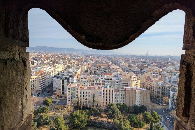 Sagrada Familia Skip-the-Line Private Tour with Guide - Inside Basilica de la Sagrada Familia: what your guide will focus on