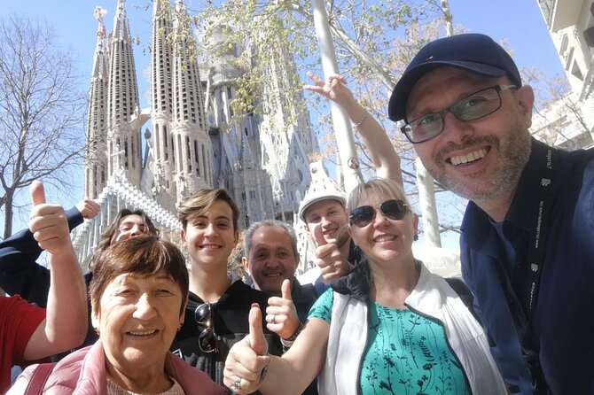Sagrada Familia Small Group Guided Tour - Entering the Basilica: Skip the Line and Go Straight to the Good Part