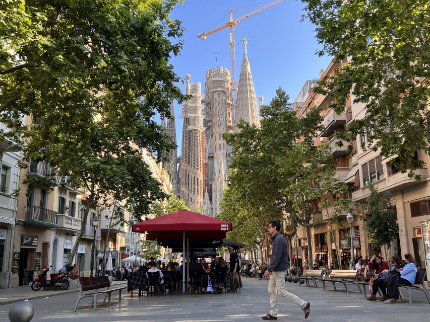 Sagrada Familia Tour with Express Entry and Local Guide - Timing Tips for a Smooth Sagrada Familia Visit