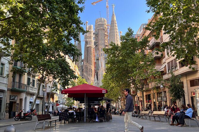 Sagrada Familia Tour with Express Entry and Local Guide - Price and value: is $106.92 for two hours fair?