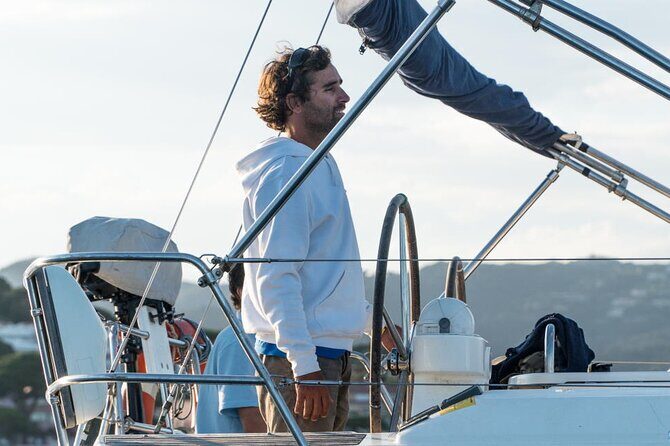 Sailing experience on a 4-hour sailboat in Girona - The route: why you go north or south (and what that means for you)