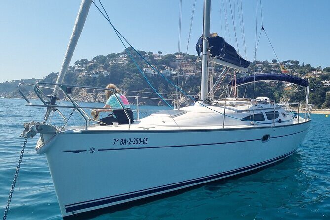 Sailing experience on a 4-hour sailboat in Girona - The heart of the 4 hours: the swim cove and snorkel setup
