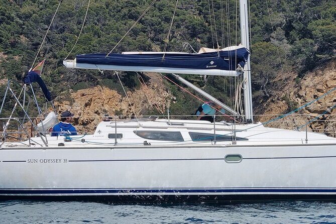 Sailing experience on a 4-hour sailboat in Girona - Onboard comfort: music, shower, and small details that matter