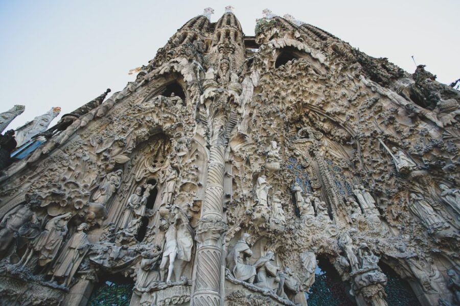 Sailing Experience, Sagrada Familia & Park Guell - 1.5 hours on the water: views, snacks, and a real sea break