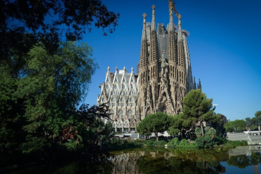 Sailing Experience, Sagrada Familia & Park Guell - Sagrada Familia inside: what the guide helps you notice