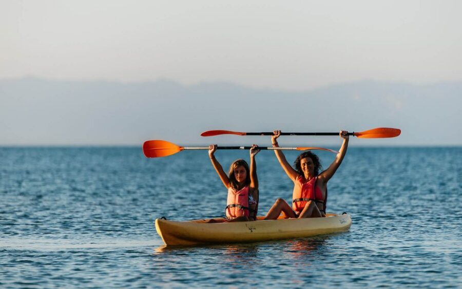 Salou: club kayak Cambrils with hotel pickup - The language mix: English mainly, with other options