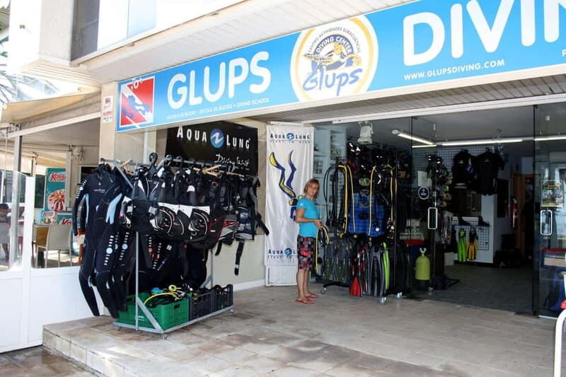 Salou: Scuba Diving for beginners with hotel pickup - Hotel pickup to start your day easy in Salou
