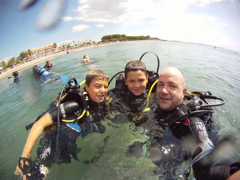 Salou: Scuba Diving for beginners with hotel pickup - Salou beach club: equipment, briefing, and learning at your pace