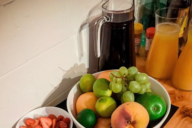 Sangria Cultural Workshop with Tapas - Meeting Kiki at Savour Academy (and timing your night)