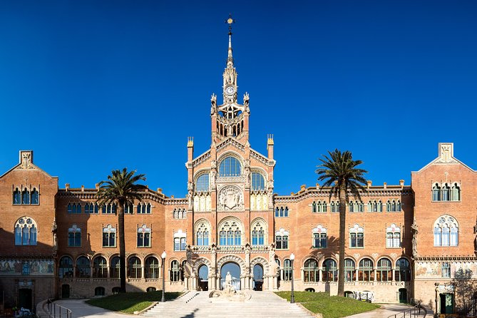 Sant Pau Recinte Modernista Entrance Ticket in Barcelona - Entering through the Administration Pavilion