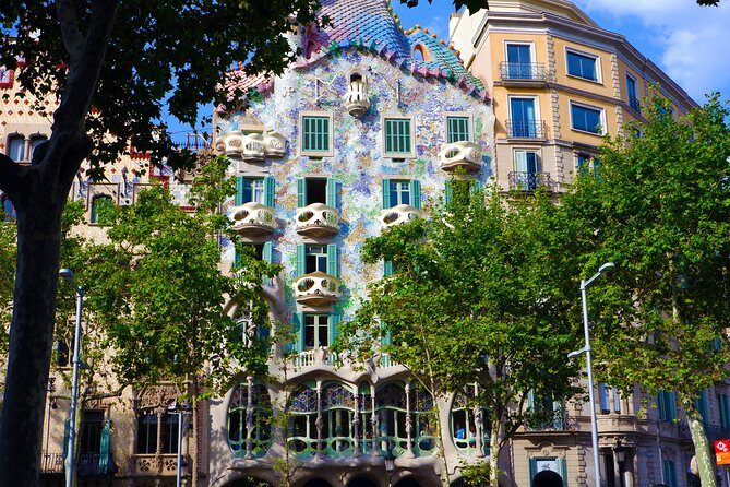 Self-Guided Audio Tour-The Surrealist Barcelona of Dalí and Gaudí - The historic theatre and other landmark chapters: listen for the link, not the checklist