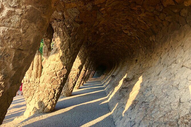 Self-Guided Audio Tour-The Surrealist Barcelona of Dalí and Gaudí - Your route start at Sala Dalmau: how to get moving quickly