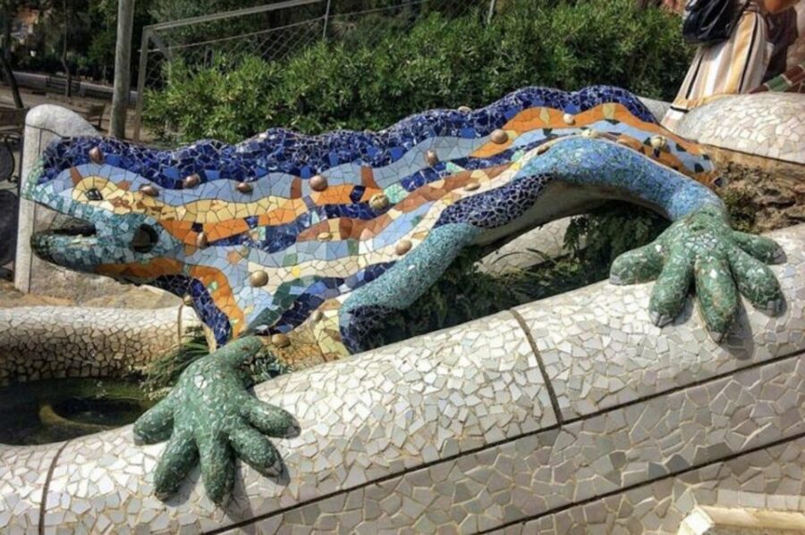 Semi-Private Barcelona Gothic, Parc Guell & Sagrada Familia - How to plan your day around 6 hours of walking and viewpoints