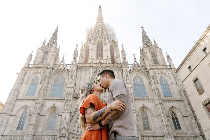 Shine in the Streets of Barcelona: cinematic & candid photos - Key highlights you’ll care about