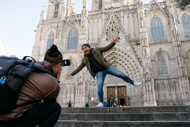 Shine in the Streets of Barcelona: cinematic & candid photos - Placa Sant Felip Neri and Pont del Bisbe: classic angles, no fuss