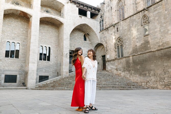 Shine in the Streets of Barcelona: cinematic & candid photos - Editing turnaround: what you get and when