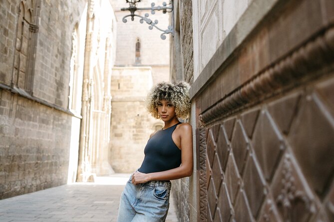 Shine in the Streets of Barcelona: cinematic & candid photos - Meeting at Plaça de l’Àngel and keeping the walk easy