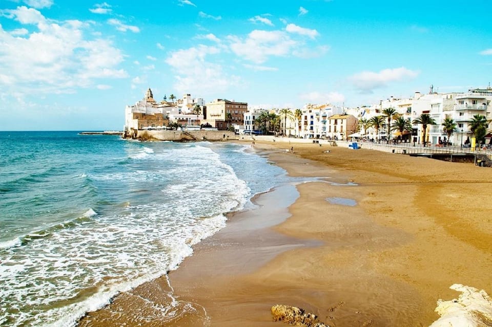 Sitges: Sailboat trip + walking tour and wine cellar tour - The guide factor: when the explanations are the difference