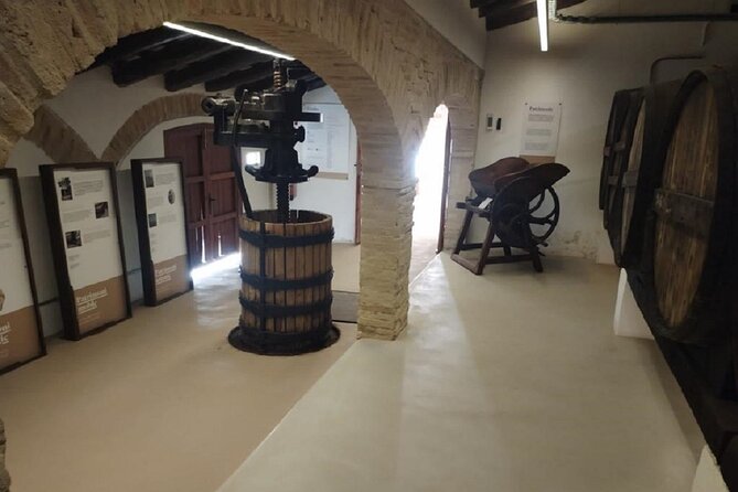 Sitges sailing, walking and winery tour - Switching to the streets: the short Sitges walking tour that explains the wine links