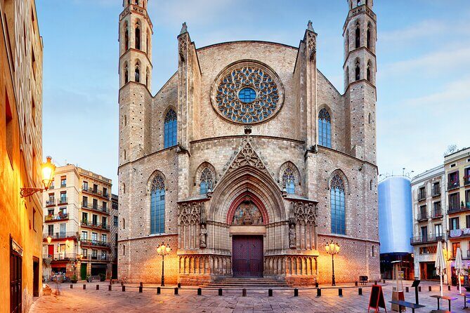 Skip-the-line Barcelona Cathedral with Private Guide - Gothic Quarter on rails: how the private timing really helps
