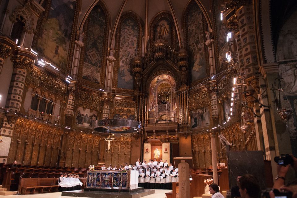 Skip-the-Line Barcelona & Montserrat Tour with Pick-up - Sagrada Família and Park Güell: when skip-the-line helps