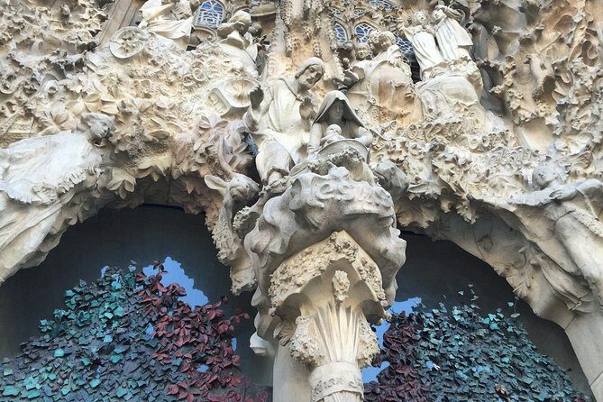 Skip The Line Sagrada Familia Small Group Tour - Entering the cathedral: ceilings, stained glass, and design details you’ll notice
