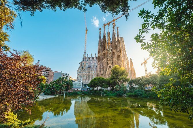 Skip The Line Sagrada Familia Small Group Tour - Pacing inside a place built to slow you down