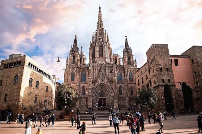 Small Group Barcelona Walking Tour, Flamenco Show & Tapas Dinner - What the guides really add (Camilo, Feliciano, Xavier, Ioanna, Joseph)