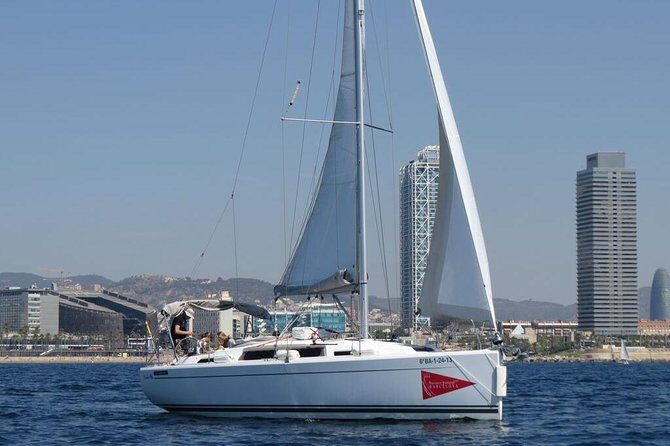 Small-Group Sailing Lesson in Barcelona - How the instructor handles your experience level