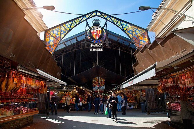 Spanish Oysters, Cava and Ibérico Ham at Barcelona’s La Boqueria Market - Finding the Start Point at La Capella in Ciutat Vella