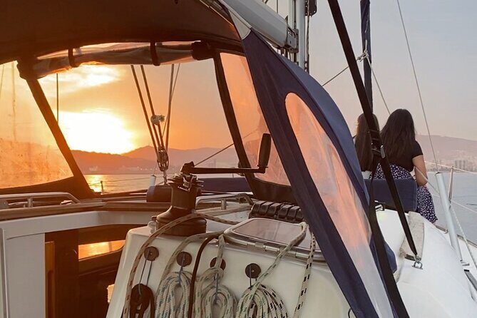 Sunset Sailboat Tour along the Coast with Open Bar - The Sailing Expectation: Relaxed Drift vs. Full Sail
