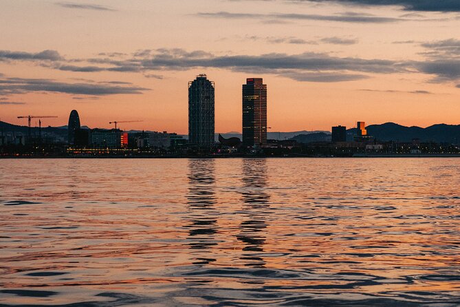 Sunset Sailing Cruise in Barcelona led by Young & Local Captain - Who the small-group setup is perfect for