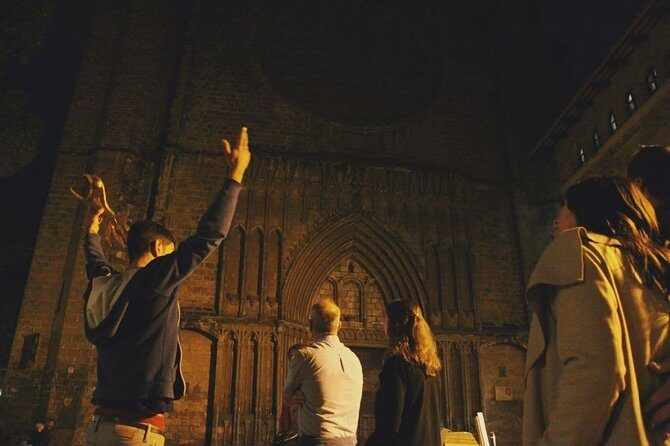Tapas and Wine Walking Tour in Barcelona - Barri Gòtic at night: your 2-hour taste of Barcelona’s oldest streets