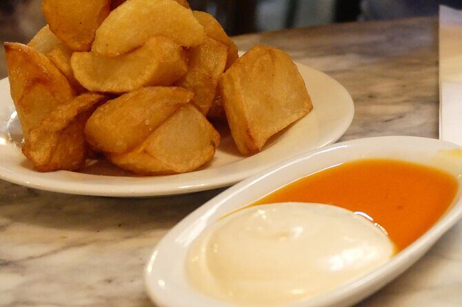 Tapas and Wine Walking Tour in Barcelona - Logistics that help: where to meet, where it ends, and what to wear