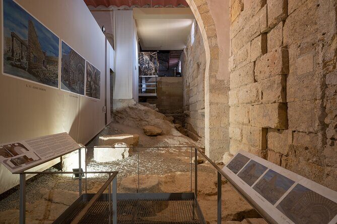 Tarragona Cathedral Entrance + Audio Guide (WebApp) - Group size and pacing inside a historic center