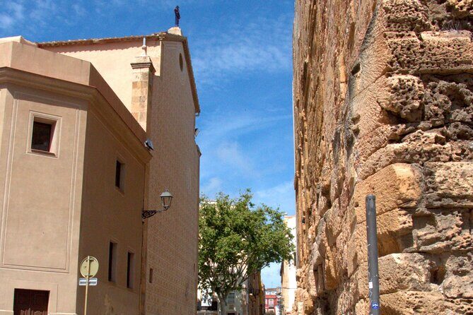 Tarragona Walking Tour: An Audio Guide to Tarraco - Artifacts and exhibits: how to spot the story in small details