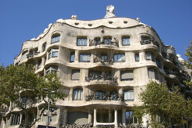 Taxi Transport from Barcelona airport to hotel - Finding Your Driver in Barcelona’s Arrivals Hall (the part that matters)