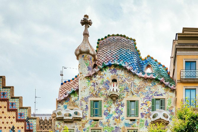 The Beauty of Barcelona by Bike: Private Tour - Palau Güell in About 20 Minutes: Early Gaudí, Big Imagination