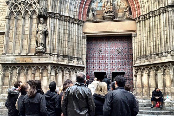 'The Cathedral of the Sea' Walking Book Tour - Carrer Montcada: palazzos on a medieval main street