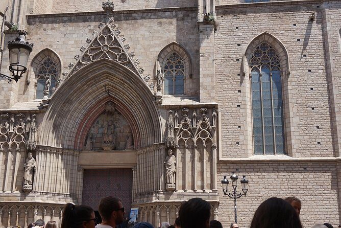 'The Cathedral of the Sea' Walking Book Tour - Sinagoga Major and the medieval Jewish Quarter calls