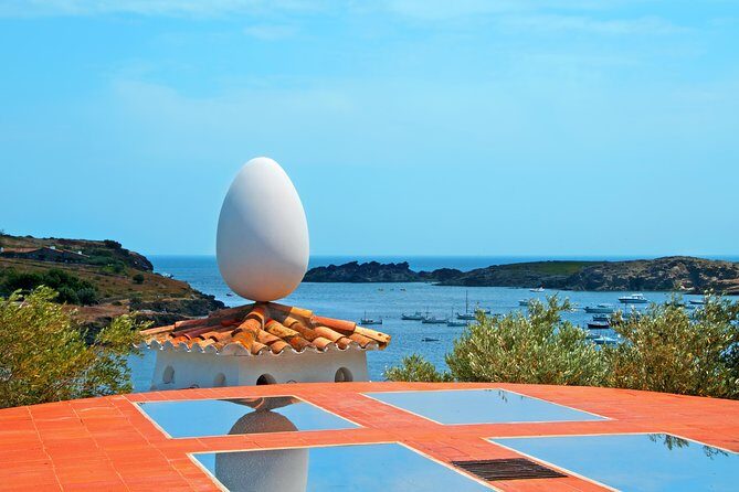 The Dalí Triangle & Cadaqués Day Trip from Girona - Getting There in Comfort: Pickup, Minivan, and the Flow of the Day