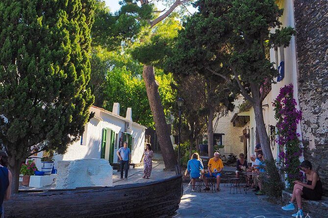 The Dalí Triangle & Cadaqués Day Trip from Girona - Cadaqués Free Time: Lunch and a Real Pace Change