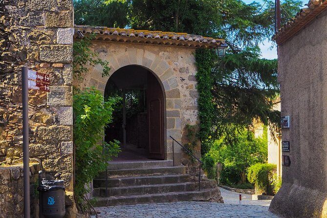 The Dalí Triangle & Cadaqués Day Trip from Girona - Castell de Pubol: Gala’s Castle and the Quiet Counterpoint