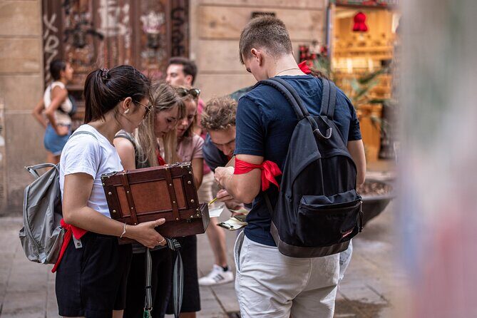 The Goldheist - Private City Escape Game in Barcelona - Meeting point in Ciutat Vella and the practical walk setup