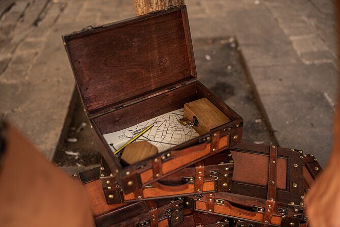 The Goldheist - Private City Escape Game in Barcelona - What to bring and how to set yourself up for a smooth 2.3 km puzzle walk